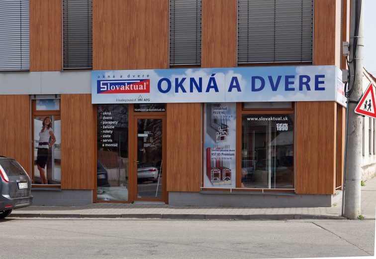 Hlohovec: nová kancelária a showroom Slovaktual