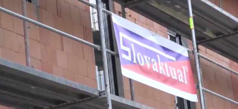 Vedeli ste, že Dara Rolins má na svojom dome okná od Slovaktualu?