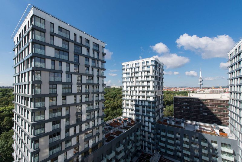 Zeleň okolo Garden Towers