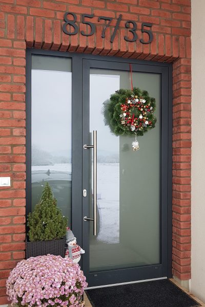 Hliníkové dvere Slovaktual - vianočná výzdoba