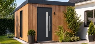 Ako vybrať dvere na záhradný domček podľa rozpočtu a účelu